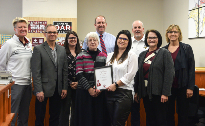 Froemke receiving award from Cabinet members