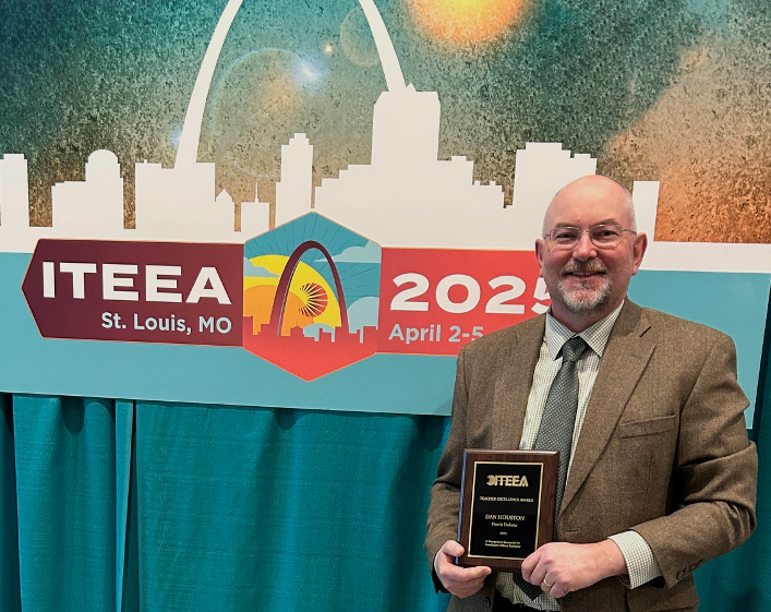 Dan Houston ’84 receives an ITEEA Teacher Excellence Award. 