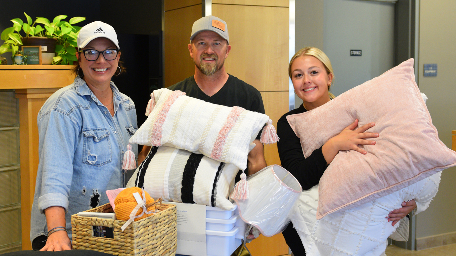 Parents move their daughter into her dorm room during VCSU's Move-In Weekend.