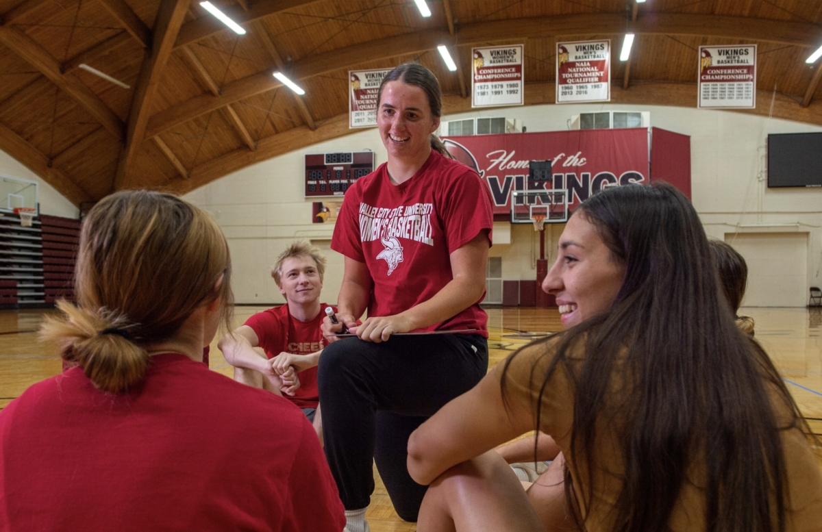 Ashlyn coaching a group of students 