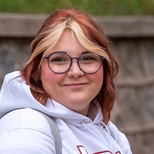 Headshot of Chloe Anderson