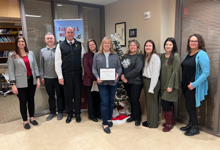 Heide Bierle receiving difference maker award