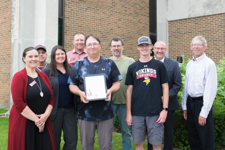 Mike Nix receiving award from colleagues