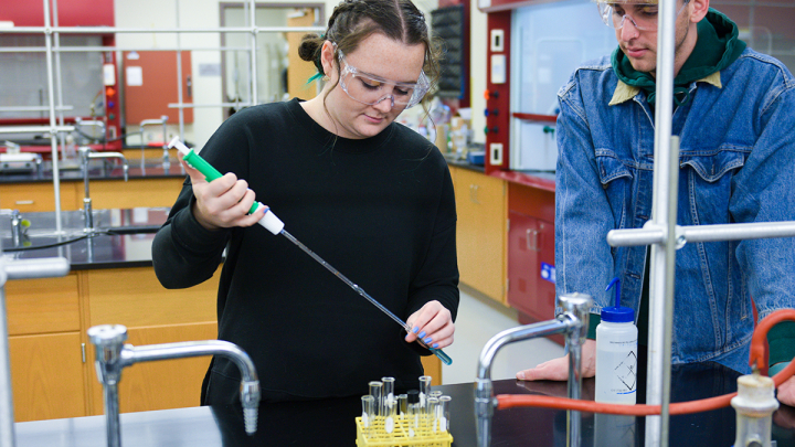 Lindsey Kiecker working in lab