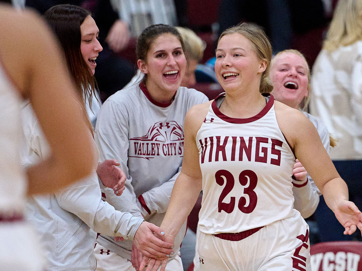 Emma Nielsen on the basketball court. 