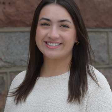 Photo of Hanna Wieland smiling at the camera