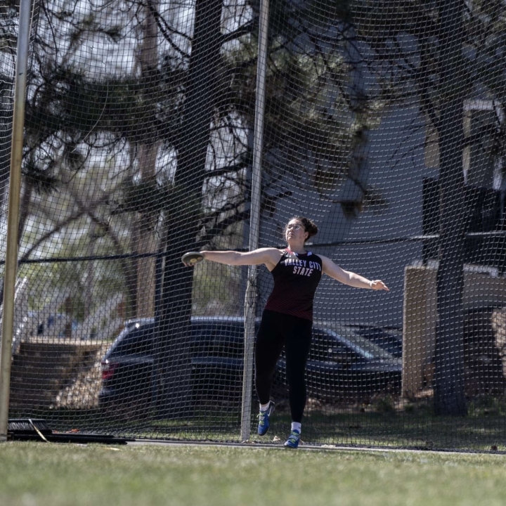 Rebecca Bohrer throwing a discus 