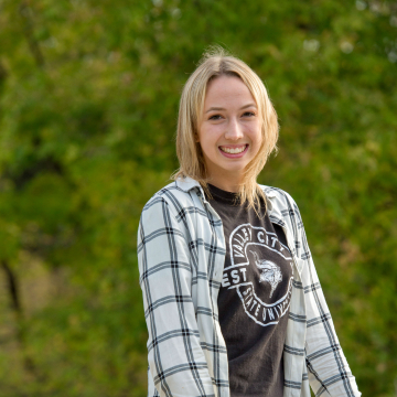 Clara Wieland outdoor headshot