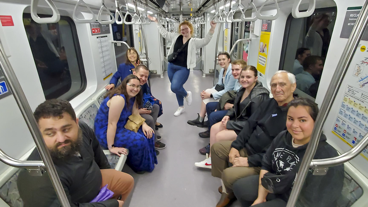 group pose on Subte