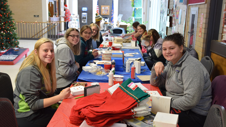 Students making Christmas decorations in the Student Center