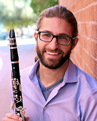 Daniel Becker portrait with clarinet