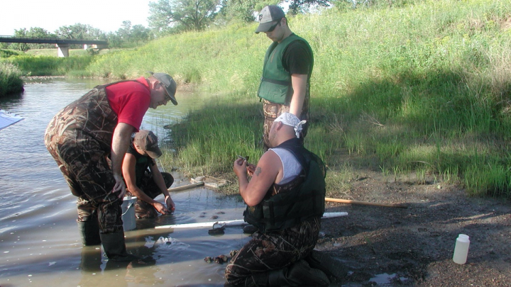 Sampling North Dakota mussels