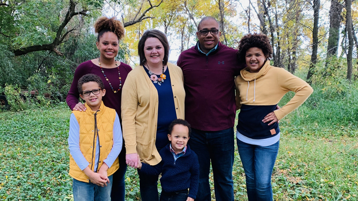 Alumnus David Woods and family